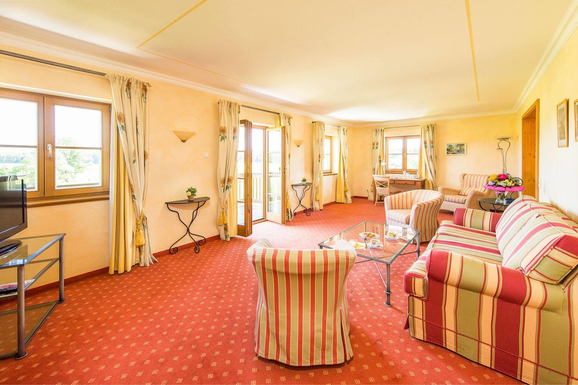 Hotel Und Landgasthof Altwirt Großhartpenning Extérieur photo