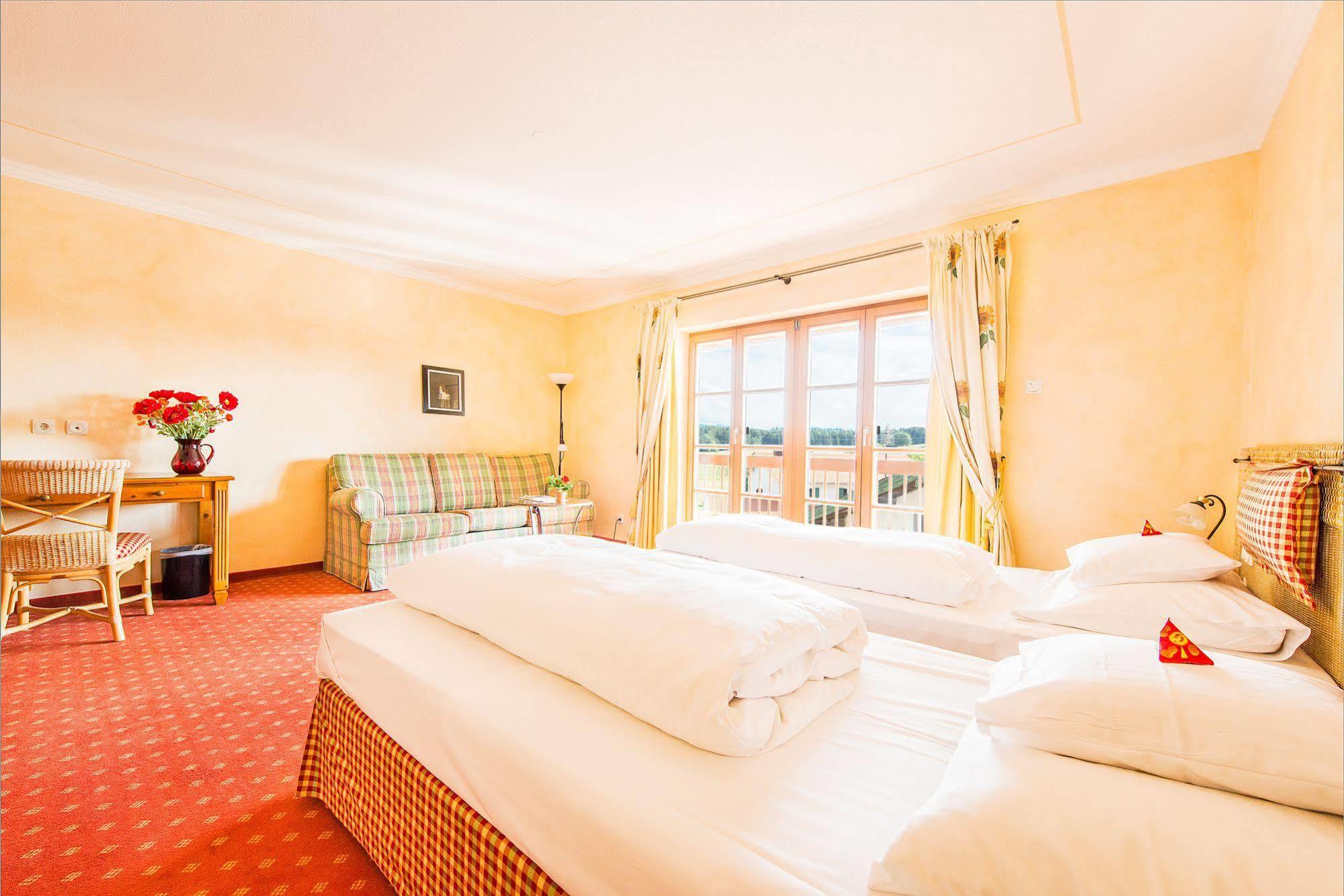 Hotel Und Landgasthof Altwirt Großhartpenning Extérieur photo