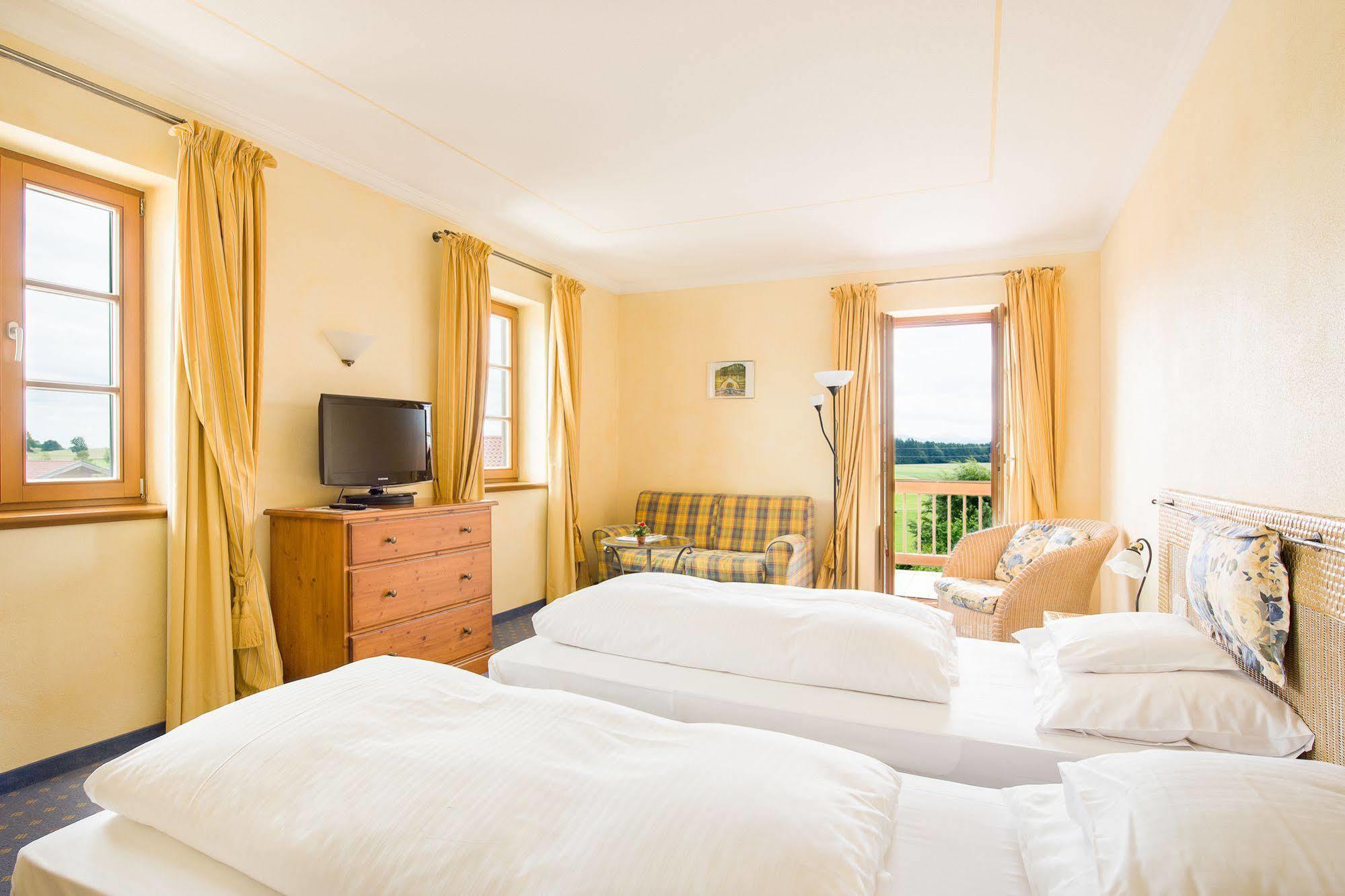 Hotel Und Landgasthof Altwirt Großhartpenning Extérieur photo